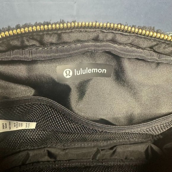 Lululemon Everywhere Belt Bag Fleece Large 2L NWT ONE SIZE (Black Gold) - Picture 7 of 13